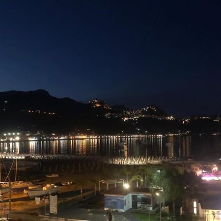 Casablu, Un Delizioso Bilocale Sulla Baia Di Naxos Apartment Giardini Naxos Ngoại thất bức ảnh
