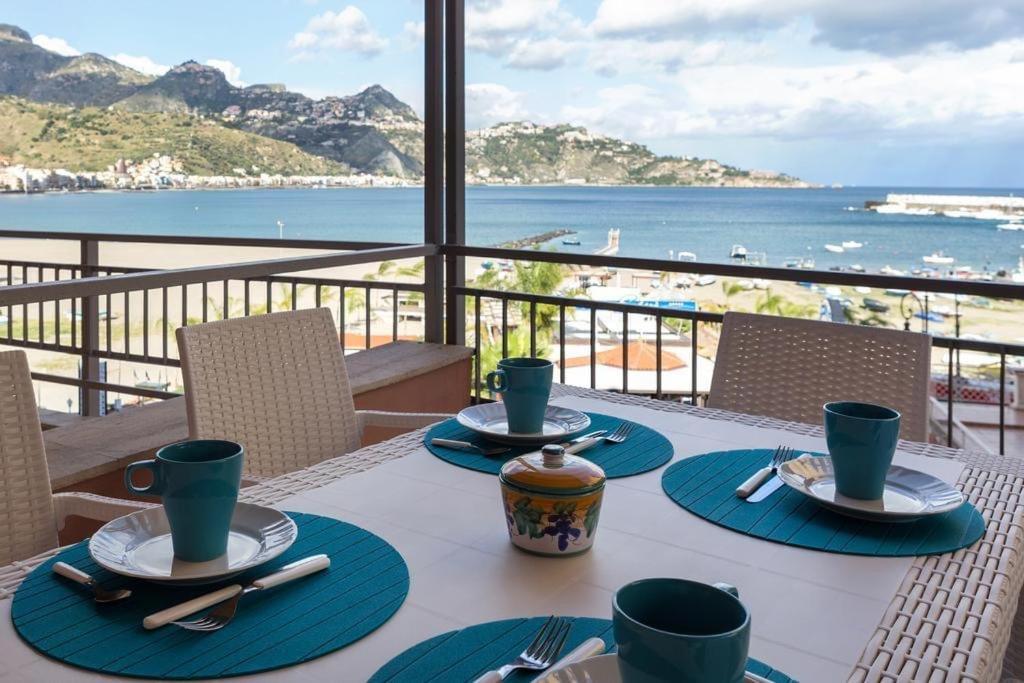 Casablu, Un Delizioso Bilocale Sulla Baia Di Naxos Apartment Giardini Naxos Ngoại thất bức ảnh