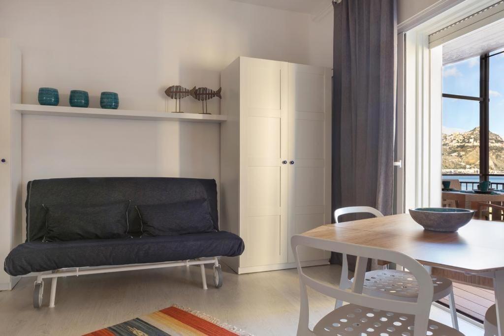Casablu, Un Delizioso Bilocale Sulla Baia Di Naxos Apartment Giardini Naxos Ngoại thất bức ảnh