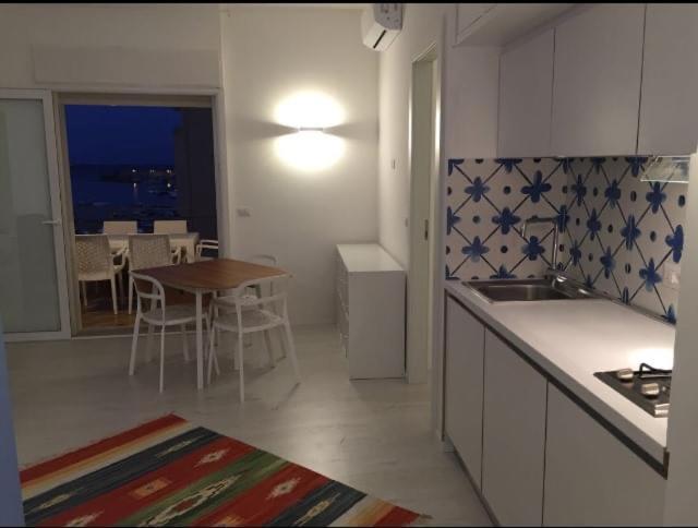 Casablu, Un Delizioso Bilocale Sulla Baia Di Naxos Apartment Giardini Naxos Ngoại thất bức ảnh
